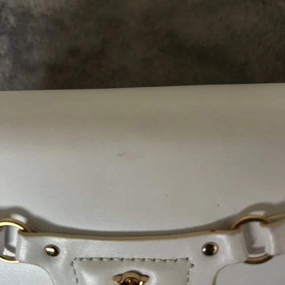 Manc. Lilith in White - Picture 4 of 16